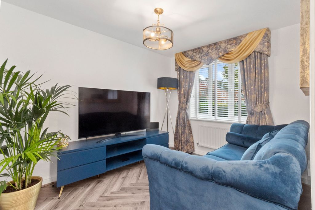 Property photo 2 of 34