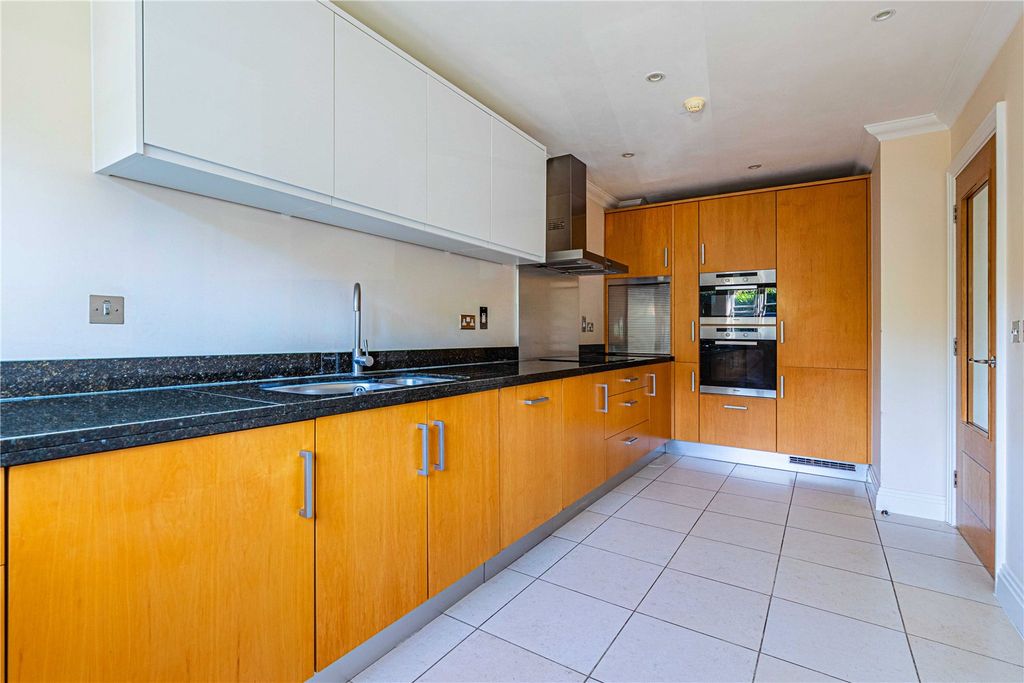 Property photo 2 of 24 Picture No. 16