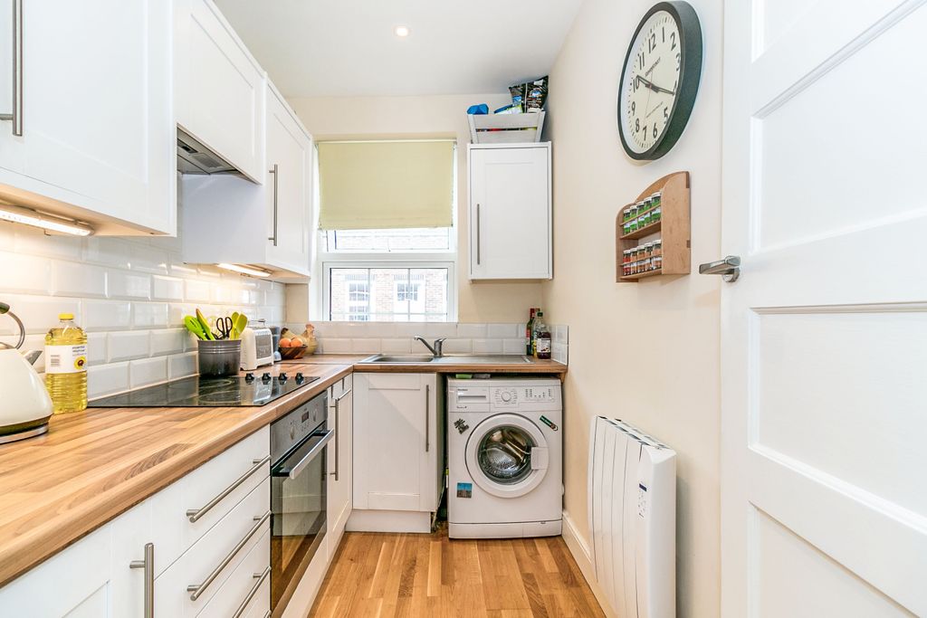 Property photo 3 of 8 Kitchen