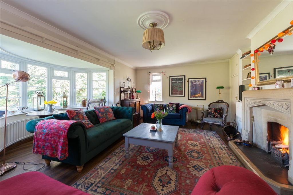 Property photo 2 of 27