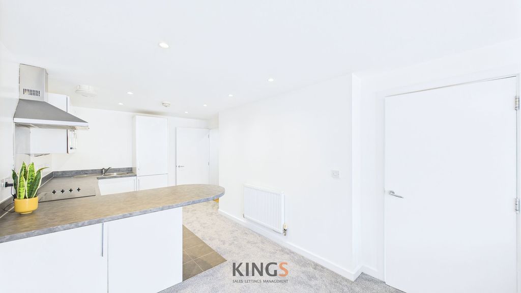 Property photo 3 of 11 Kitchen