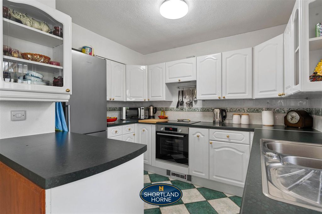 Property photo 3 of 25 Kitchen