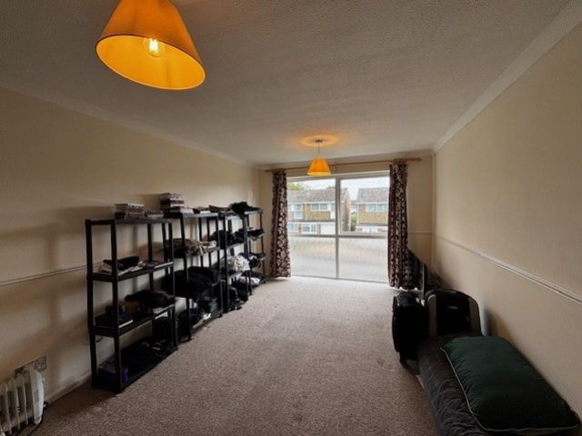 Property photo 3 of 10 73 Richens Lounge 1