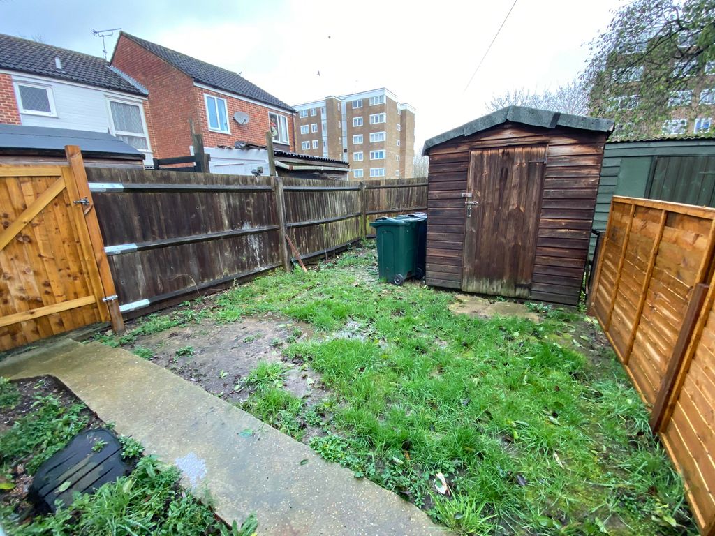 Property photo 2 of 7 Garden