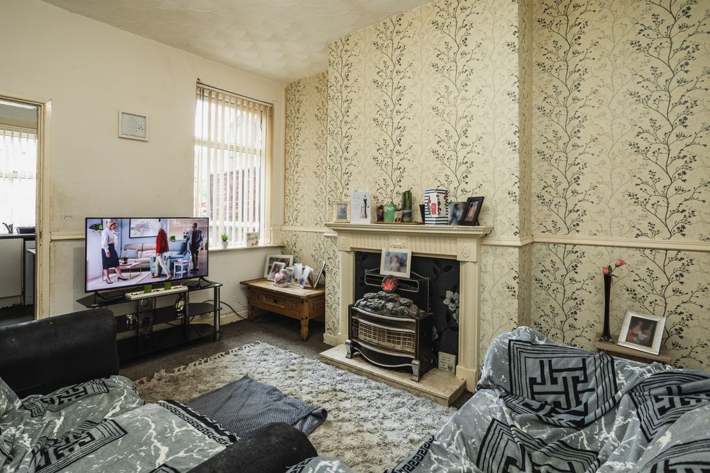Property photo 2 of 20