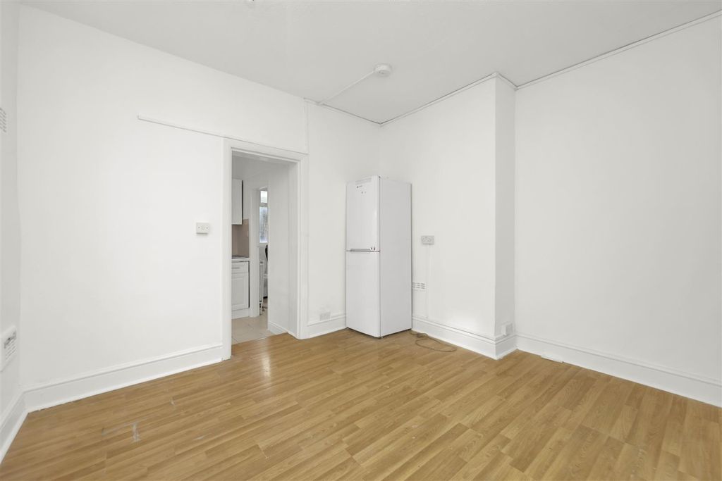 Property photo 3 of 11 19714193 (10).Jpg