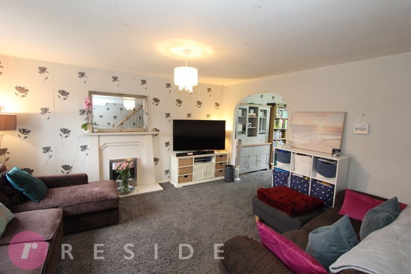 Property photo 2 of 16 Lounge