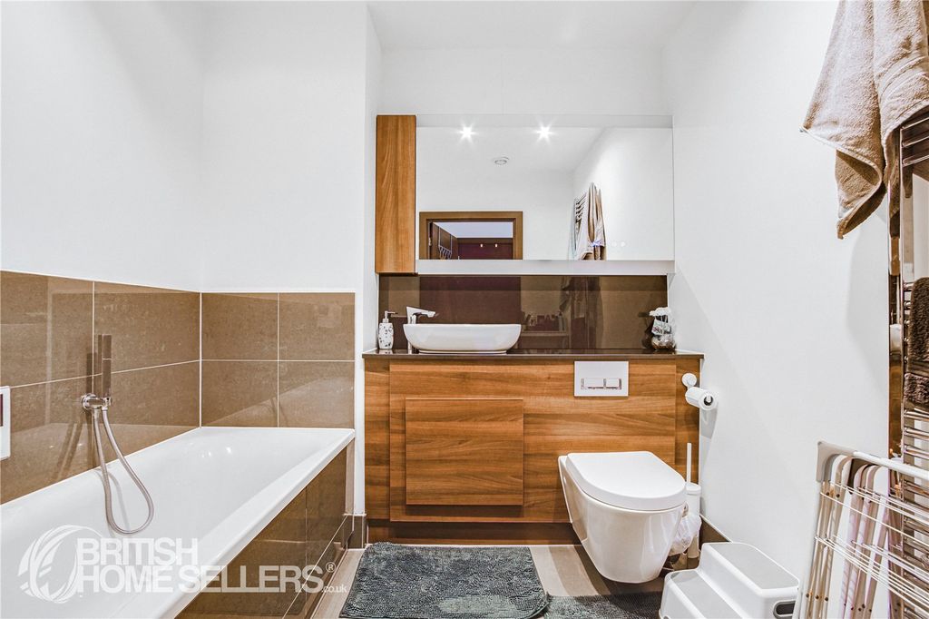 Additional image 8 of 2 bed flat for saleQueens Road, East Grinstead, West Sussex RH19