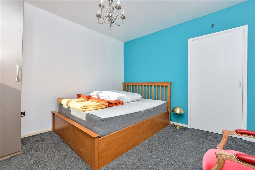 Property photo 2 of 9 Bedroom