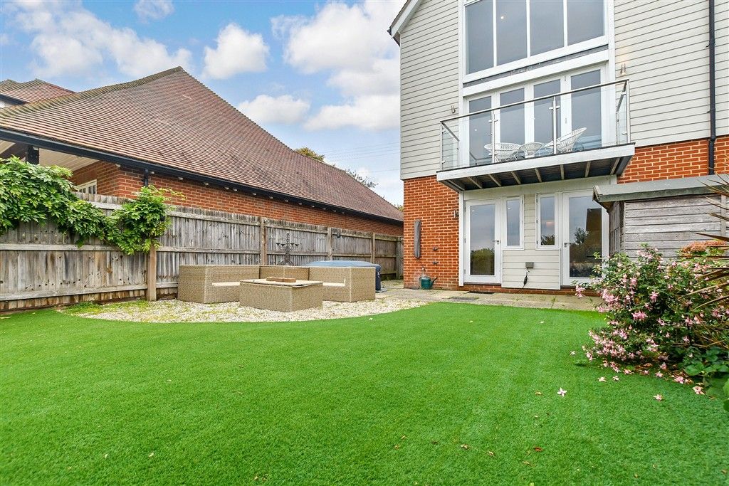 Property photo 2 of 17 External Feature
