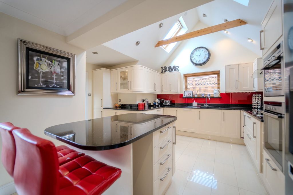 Property photo 2 of 47