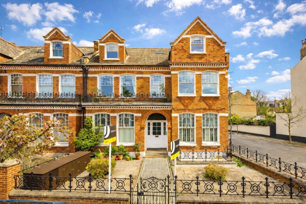 Property photo 1 of 5