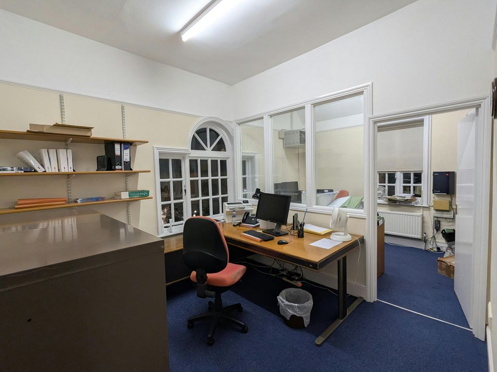 Property photo 2 of 9 1000007400.Jpg