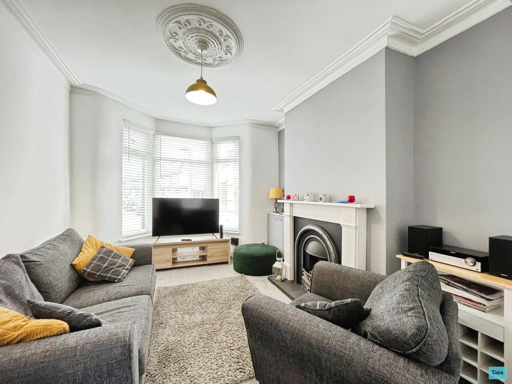 Property photo 2 of 17 6