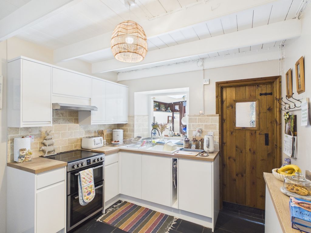 Property photo 3 of 18 Kitchen