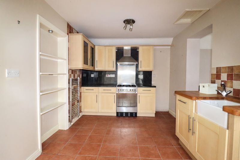 Property photo 3 of 16 Kitchen