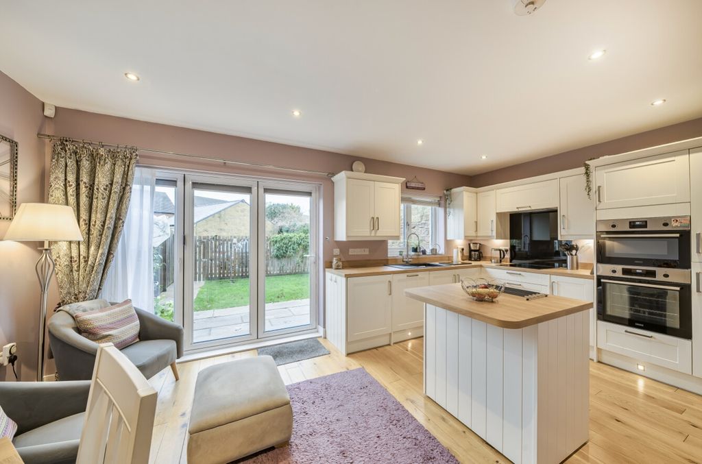 Property photo 1 of 18 Ewemove Harrogate Kitchen Diner1