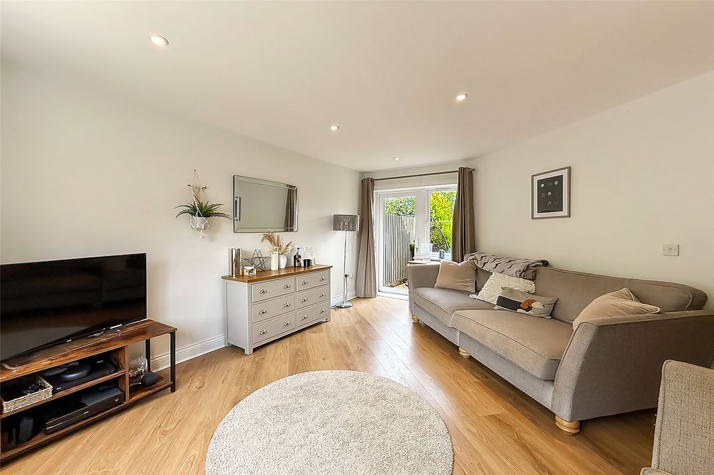 Property photo 2 of 23 Picture No. 28