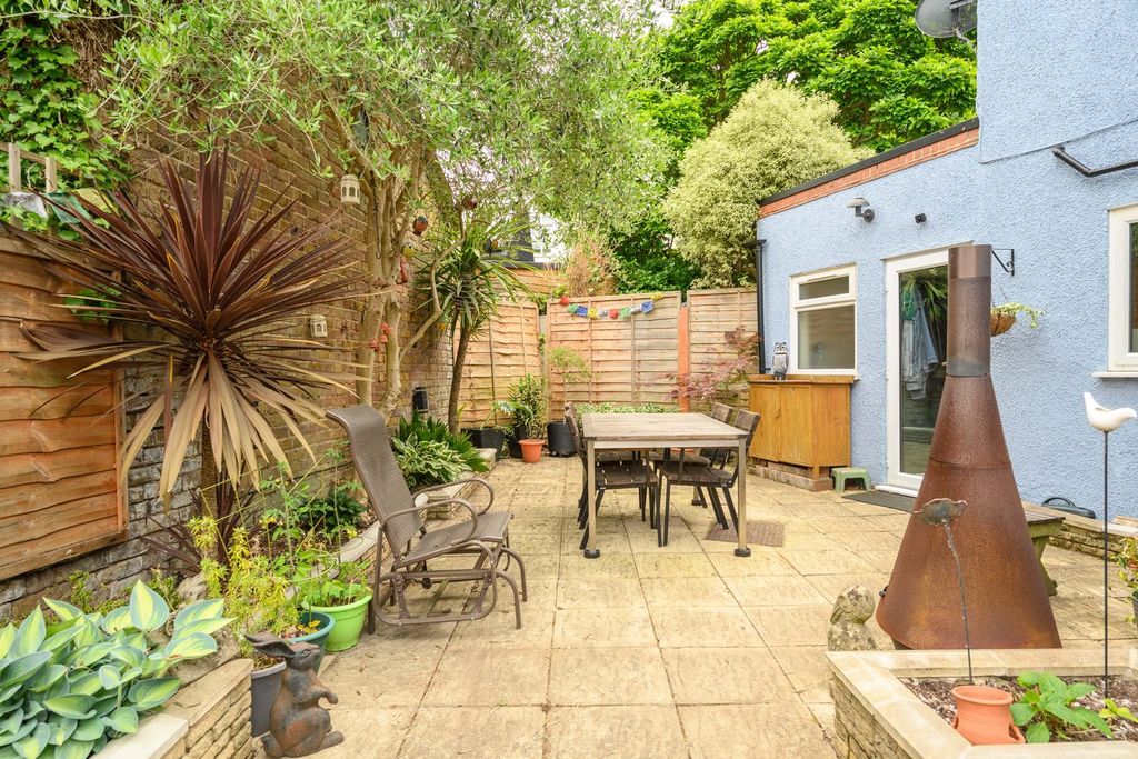 Property photo 2 of 14