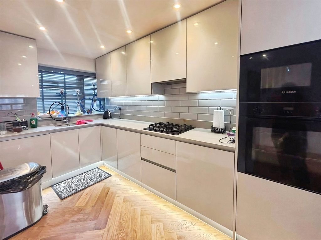 Property photo 2 of 10 Kitchen