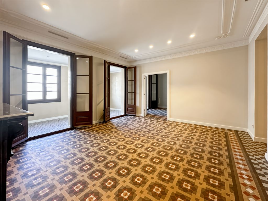 Property photo 1 of 28