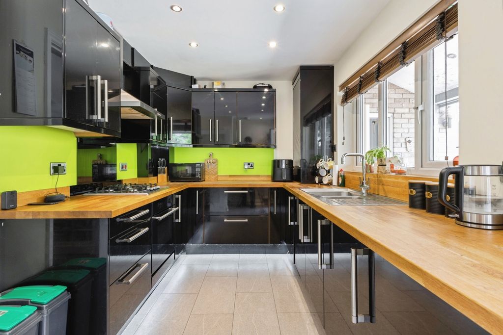 Property photo 3 of 18 Pbox-Img.Jpg