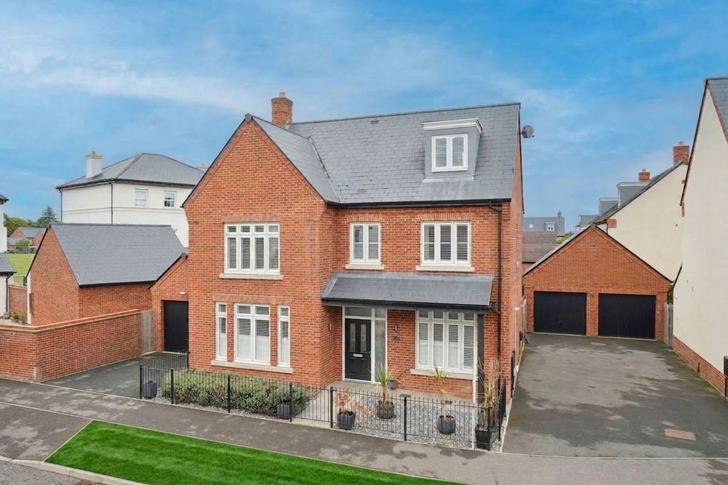 Property photo 1 of 37