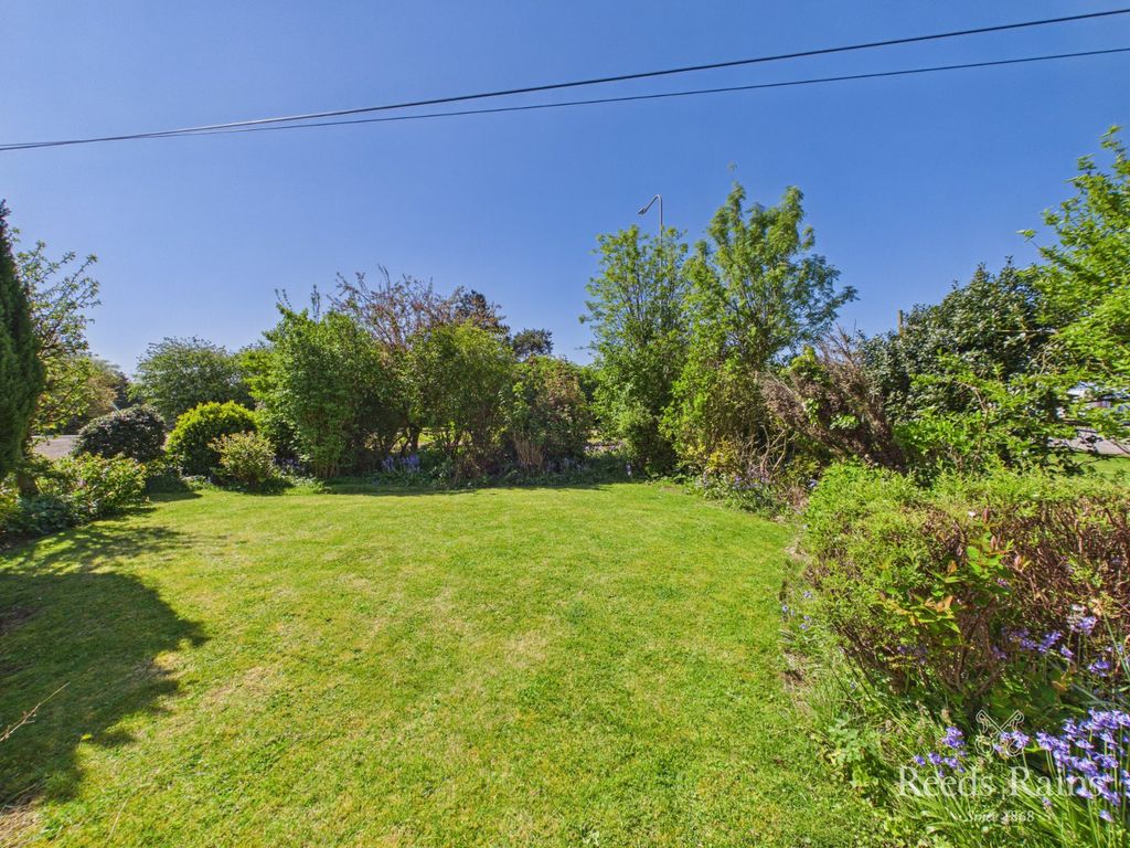 Property photo 3 of 21 Front Garden