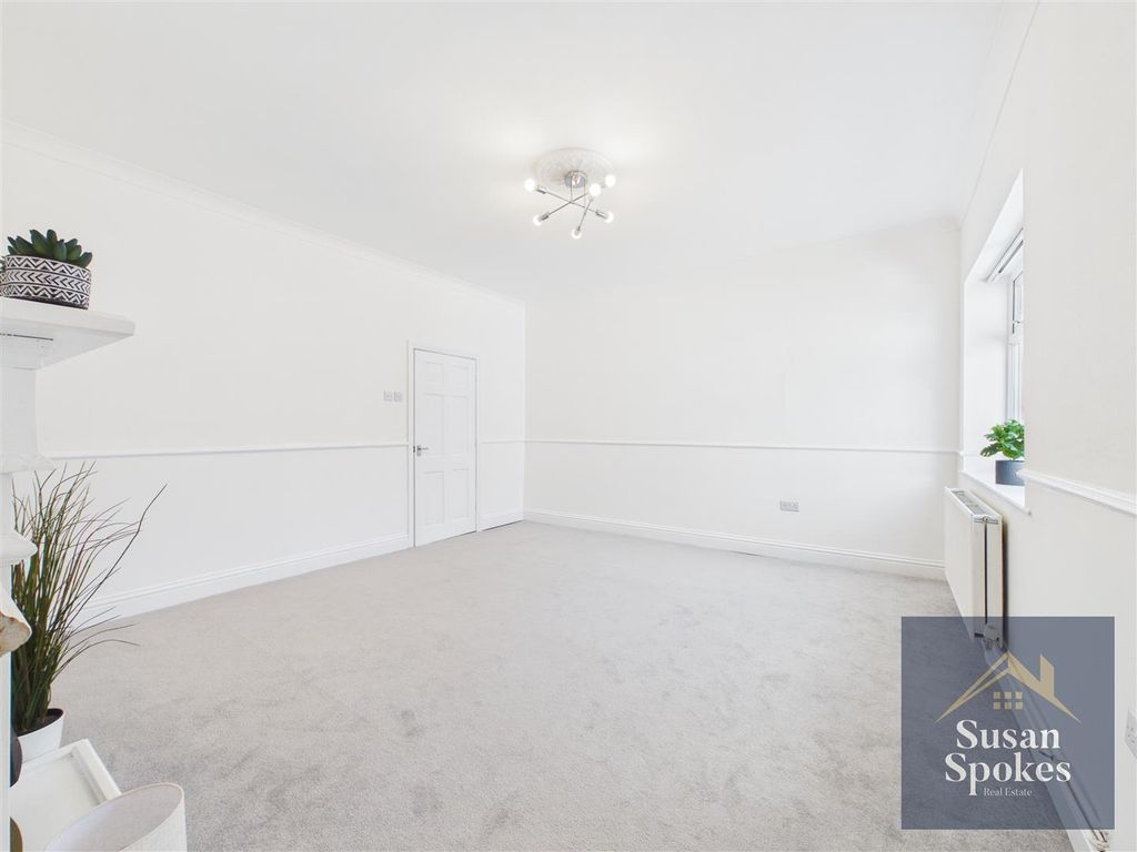Property photo 3 of 19 Cam01858G0-Pr0262-Still008.Jpg
