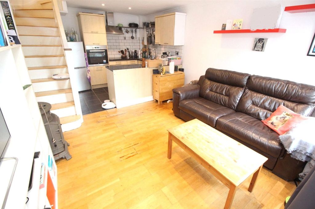 Property photo 2 of 7 Picture No. 28