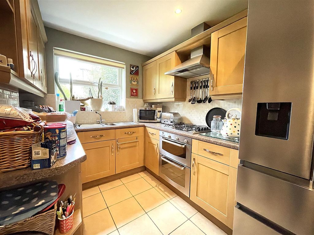 Property photo 3 of 27 Kitchen