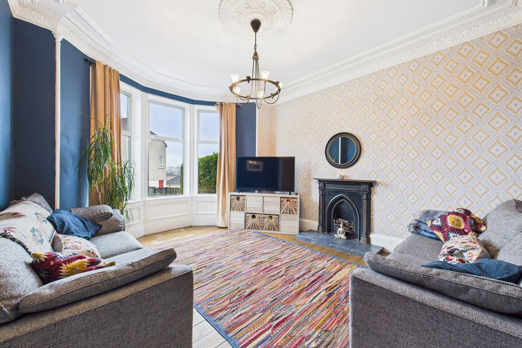 Property photo 2 of 18 Lounge Angle 1