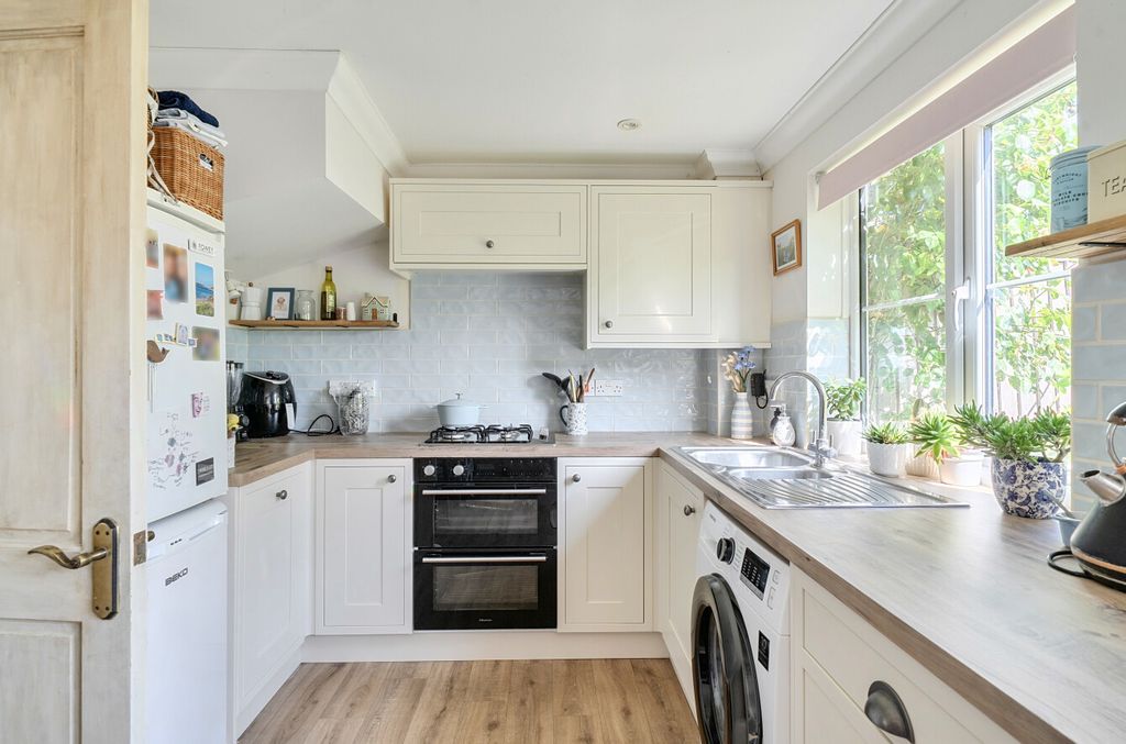 Property photo 2 of 25 1481244-16-6A3Ea5...