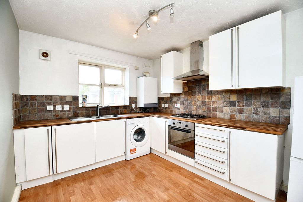 Property photo 3 of 14