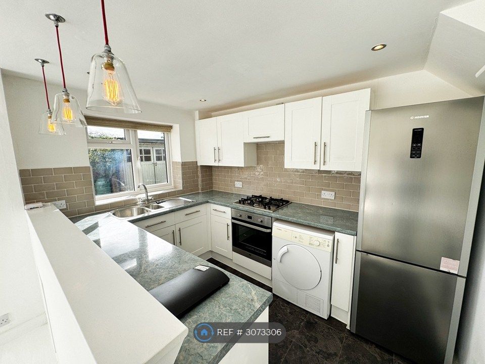 Property photo 3 of 17 Kitchen/Dining