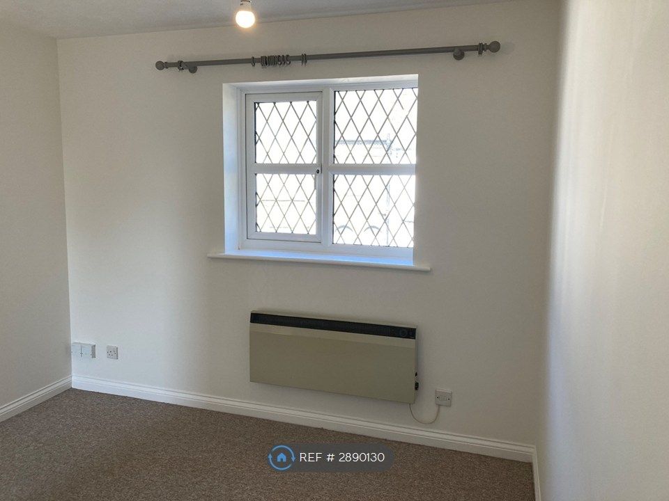 Property photo 2 of 8 Bedroom