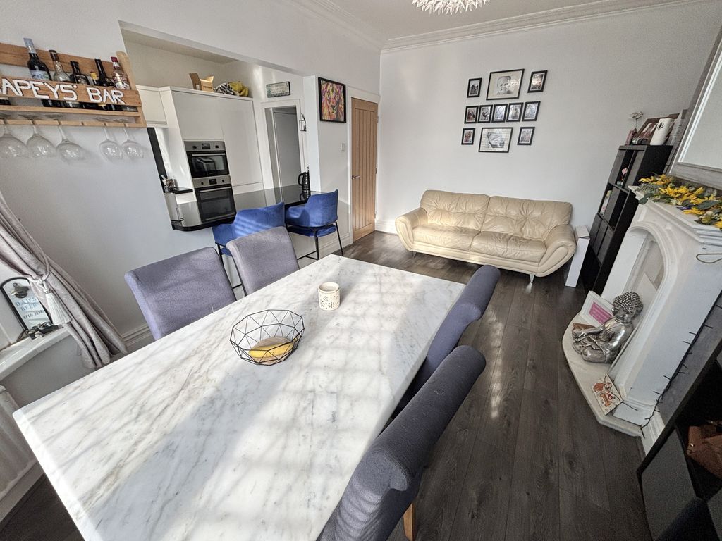 Property photo 2 of 28