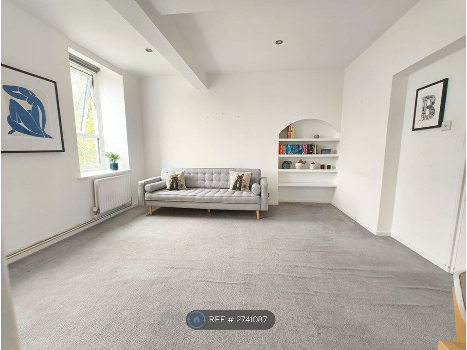 Property photo 1 of 8 Living Room
