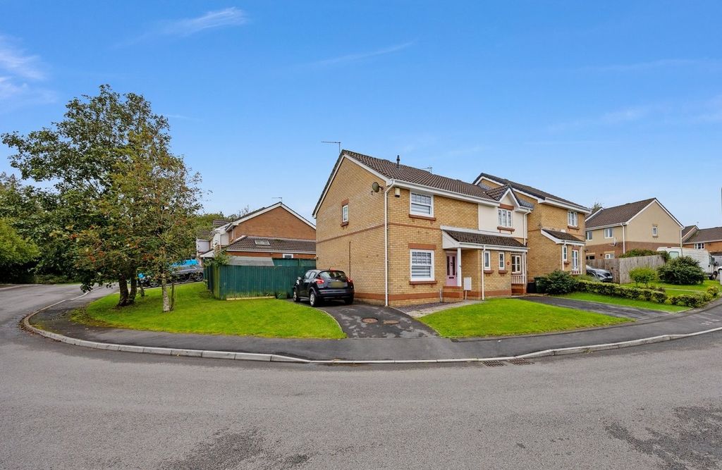 Property photo 1 of 28