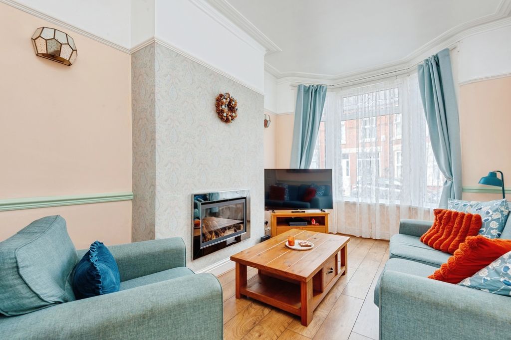 Property photo 2 of 17 Pbox-Img.Jpg