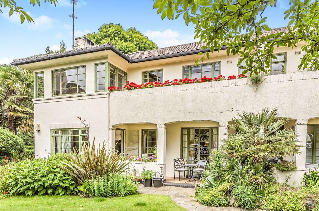 Property photo 1 of 8