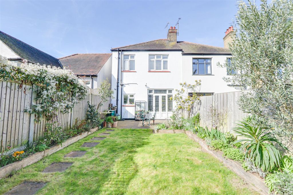 Property photo 2 of 18