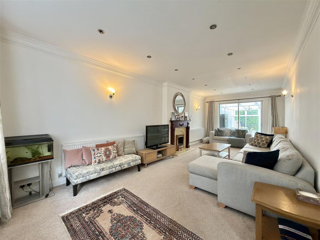 Property photo 3 of 33