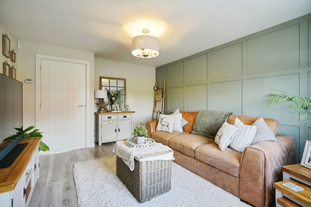 Property photo 2 of 17 Photo