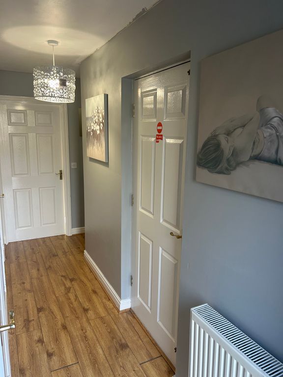 Property photo 2 of 11 Hall Way