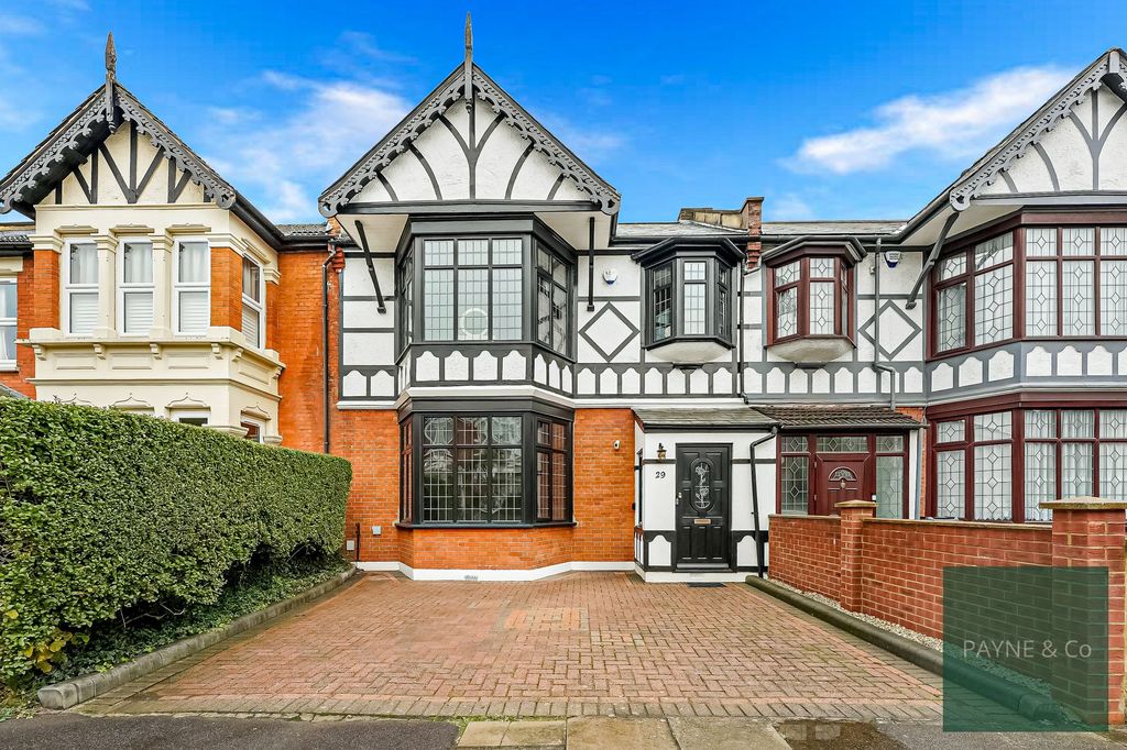Property photo 1 of 32