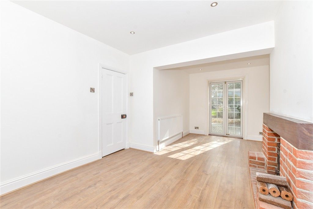 Property photo 1 of 4 Lounge