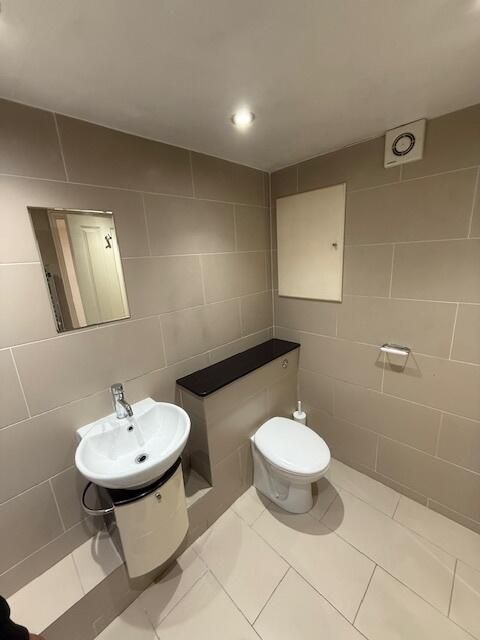 Property photo 1 of 11 Bathroom