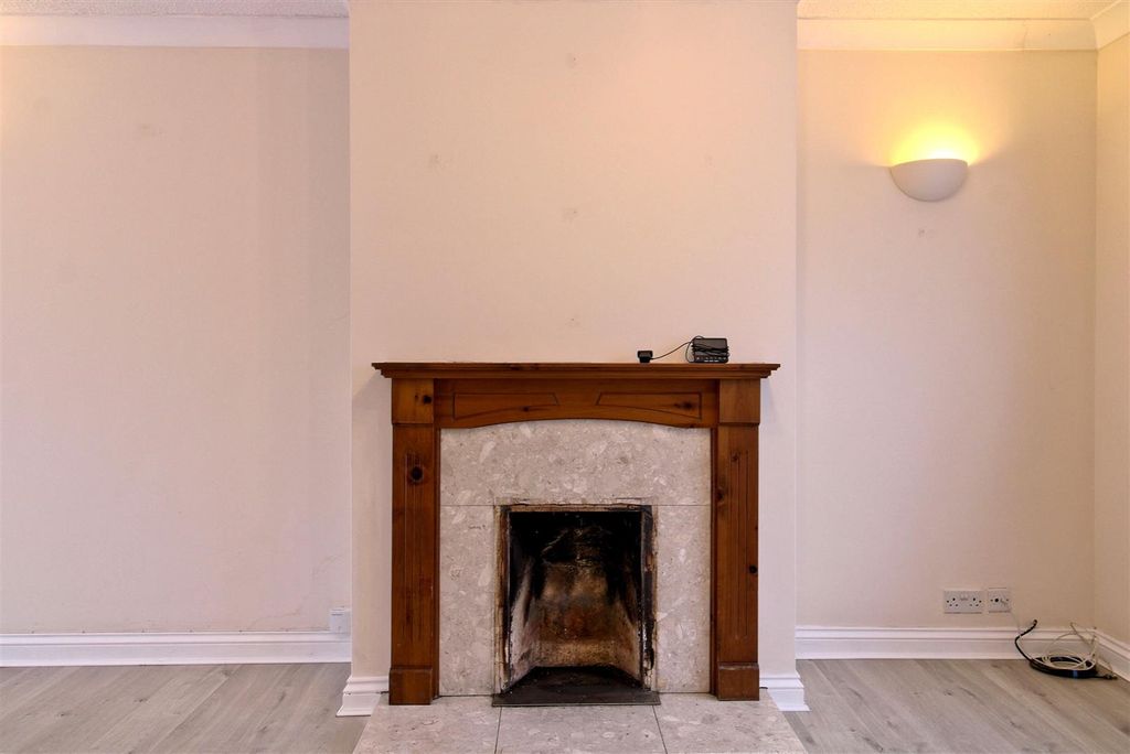 Property photo 3 of 19 Lounge