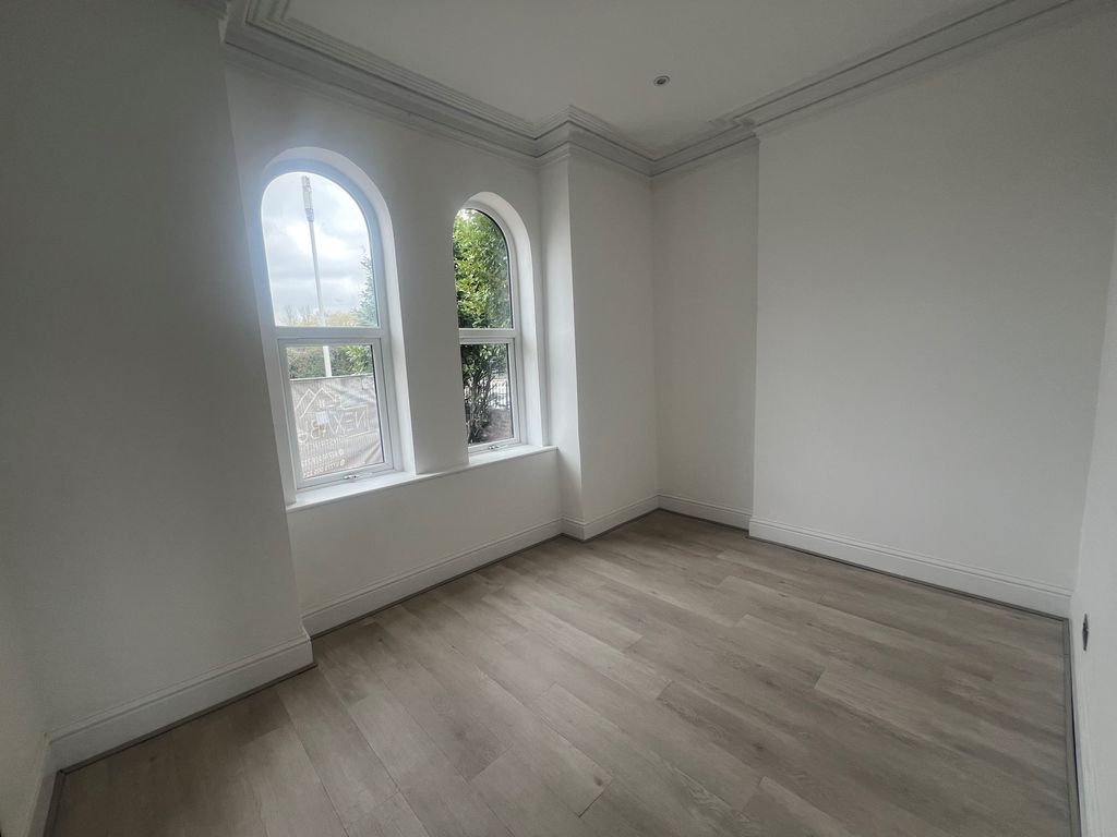 Property photo 1 of 4 Bedroom